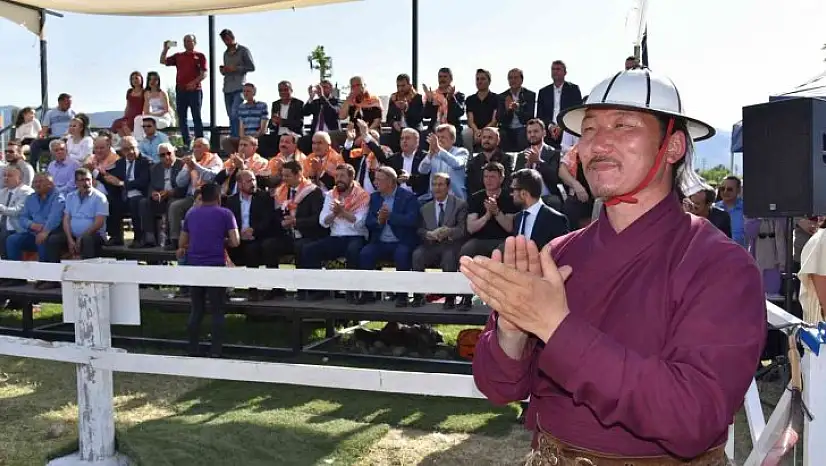 Yarışma için Türkiye'ye geldi, Müslüman oldu